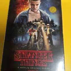 Stranger Things Season 1 Collector's Edition Includes 4-Disc Blu-Ray + DVD Set & Collectible Poster, NEW