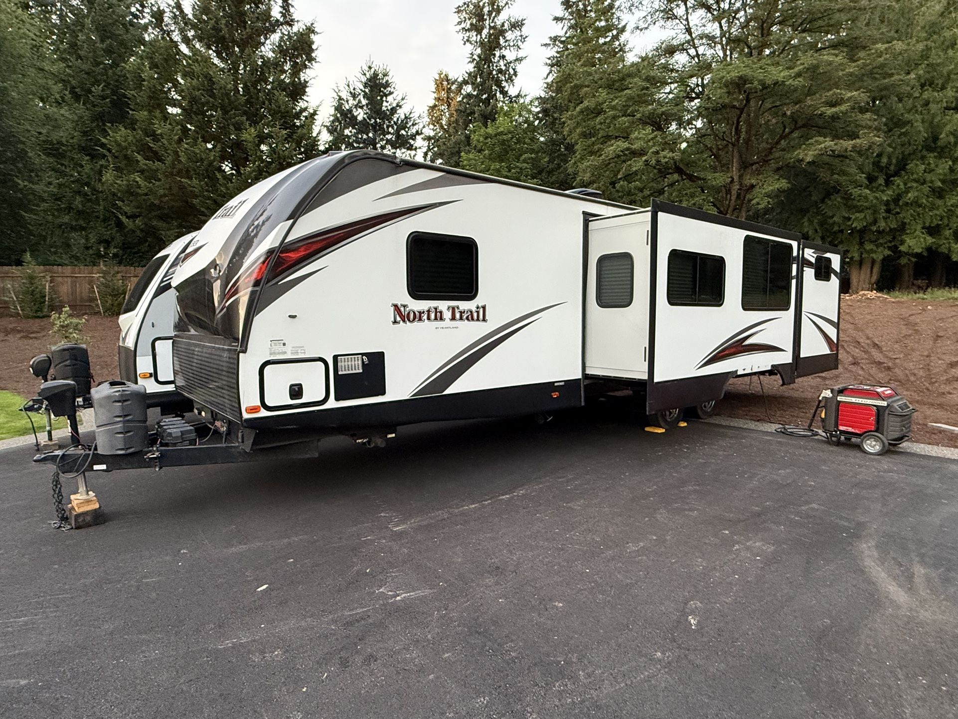 2018 Heartland Travel Trailer – 34FT – 2 Slide Outs – Sleeps 9 – 2 Baths