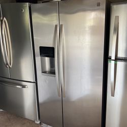 Kenmore stainless steel side-by-side icemaker super clean
