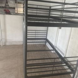 Two Bunk Beds / White And Gray 