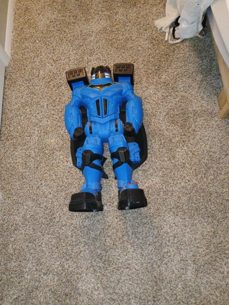 Good Condition Batman Robot And Batcave