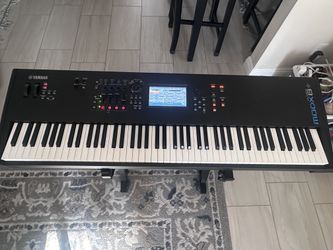 Yamaha MODX8 + (W/Case and manual)