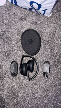 Studios 3 Beats w/ charger