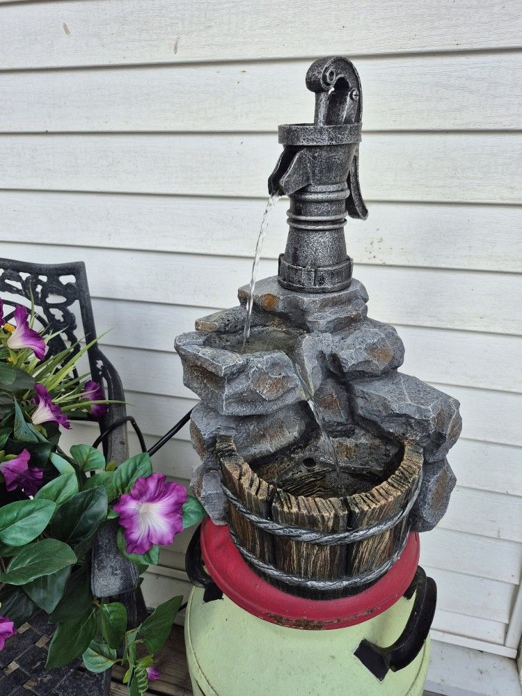 Water Fountain, Solid Resin, Barely Used, Works Great!