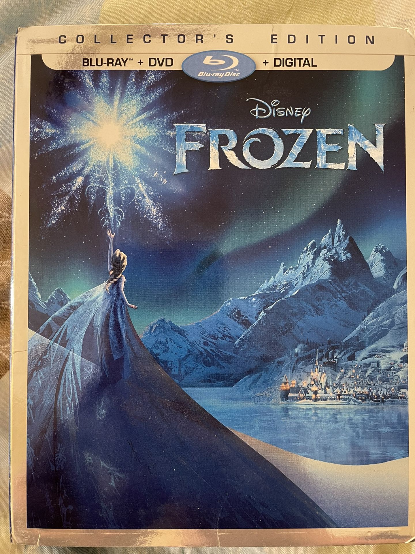 Disney’s FROZEN (Blu-ray + DVD) COLLECTORS EDITION 