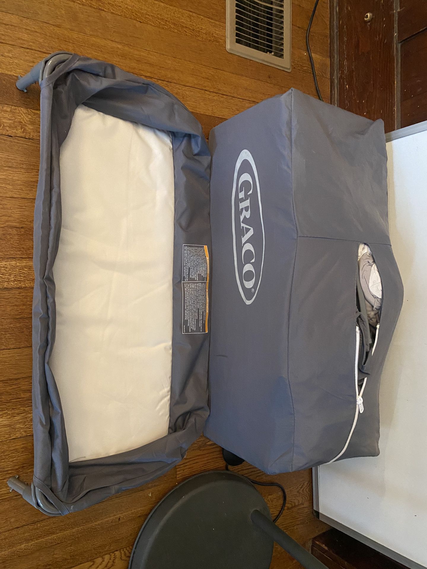 Pack n play with newborn bassinet