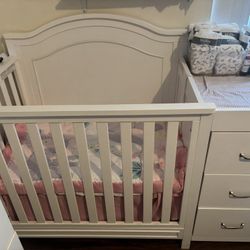 da Vinci Charlie 4-1 Convertible Mini Crib & Changer 