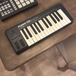 Alesis MIDI Key Board