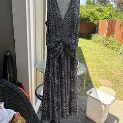 Stretchy Material Lightweight Really Pretty Of It Like A Net Flowing Good For Summer Cute. It's A Size Large A Medium Or Large Could Wear It.