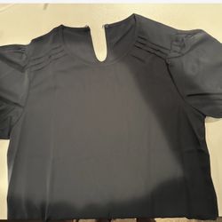 New Summer Dressy/Casual Short Sleeve Top - Size L