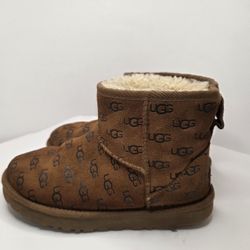 UGG Classic Mini Logo Boots - Size 6 Women