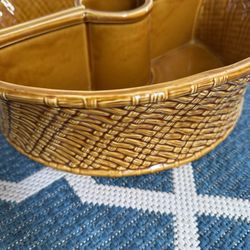 Round trellis umbrella planter