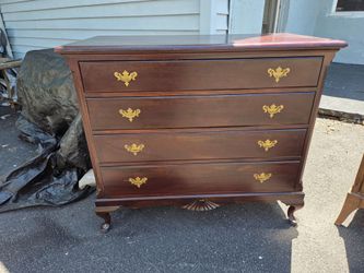 Beautiful Solid Mahogany 4-Drawer Dresser