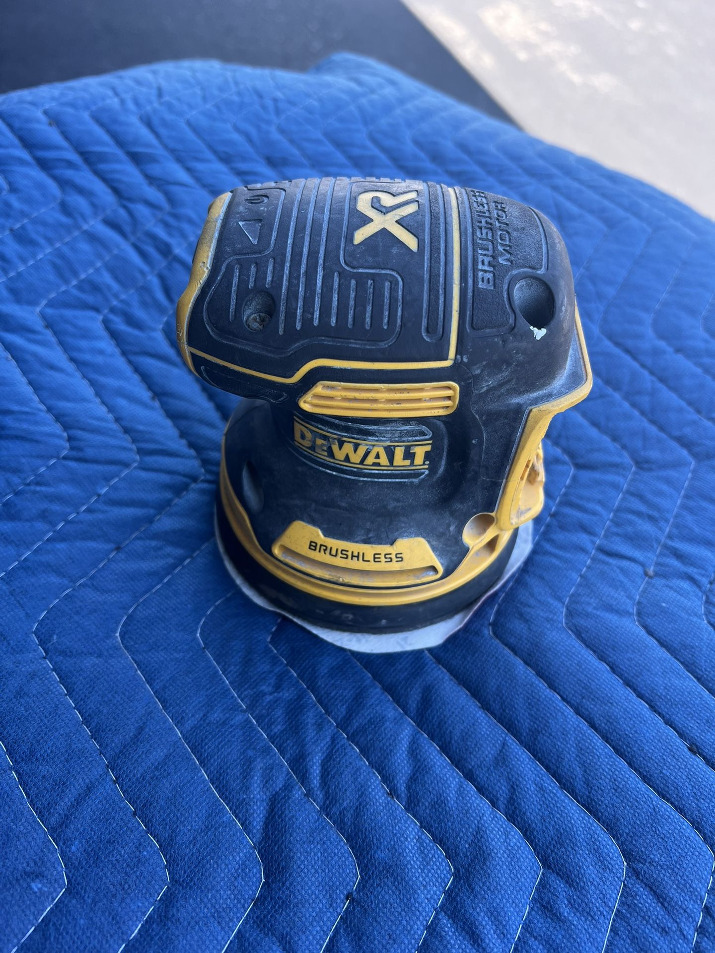 DEWALT DCW210B 20V MAX XR Li-Ion Brushless Cordless 5" Random Orbit Sander