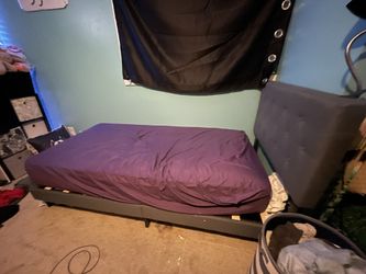 Bed frame/Mattress