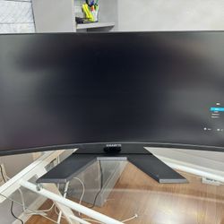GIGABYTE Curved Monitor – $100