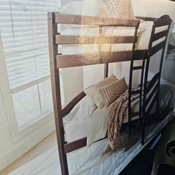 New twin bunk bed