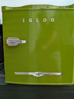 Igloo compact fridge
