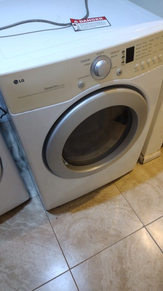 LG Dryer. For Fixing Up Or Parts.