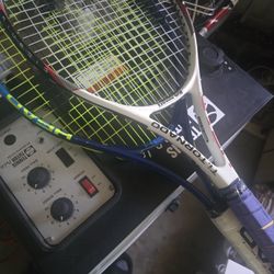 TENNIS MACHINE +RACKETS BALS
