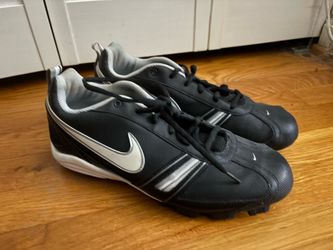 Women’s never worn soccer cleats