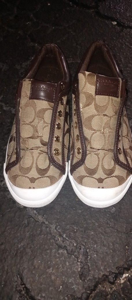 Brand New Never Been Worn Women s Size 8.5 Coach Felix Sneakers Women s shoes