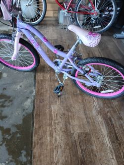 una bicicleta Para niña está En buenas Condiciones 