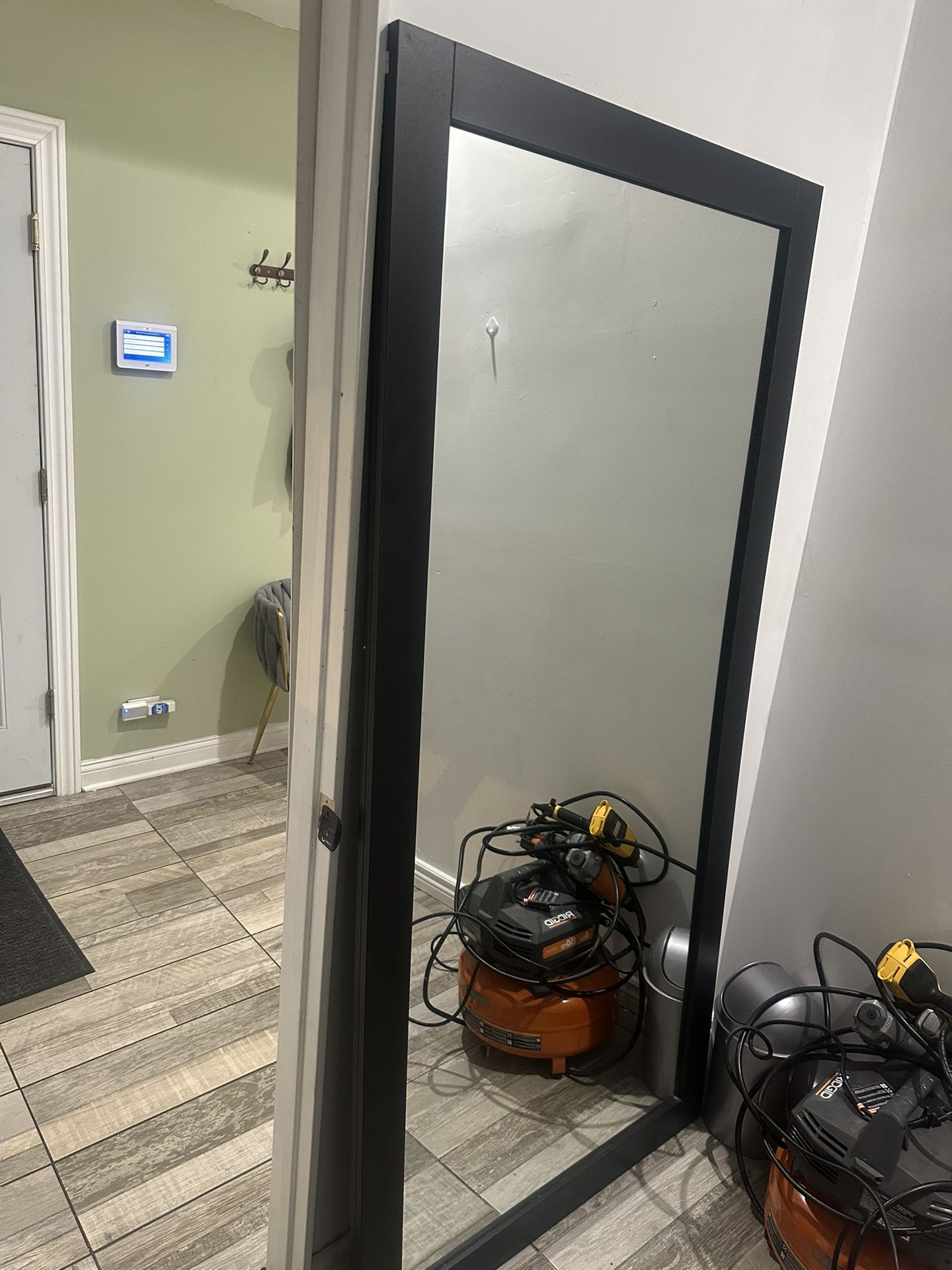 Full Length Mirror Heavy, Not Flimsy! Not Scratches. Delivery Available