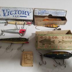 Vintage Fishing Lures Lot Of Six Items.