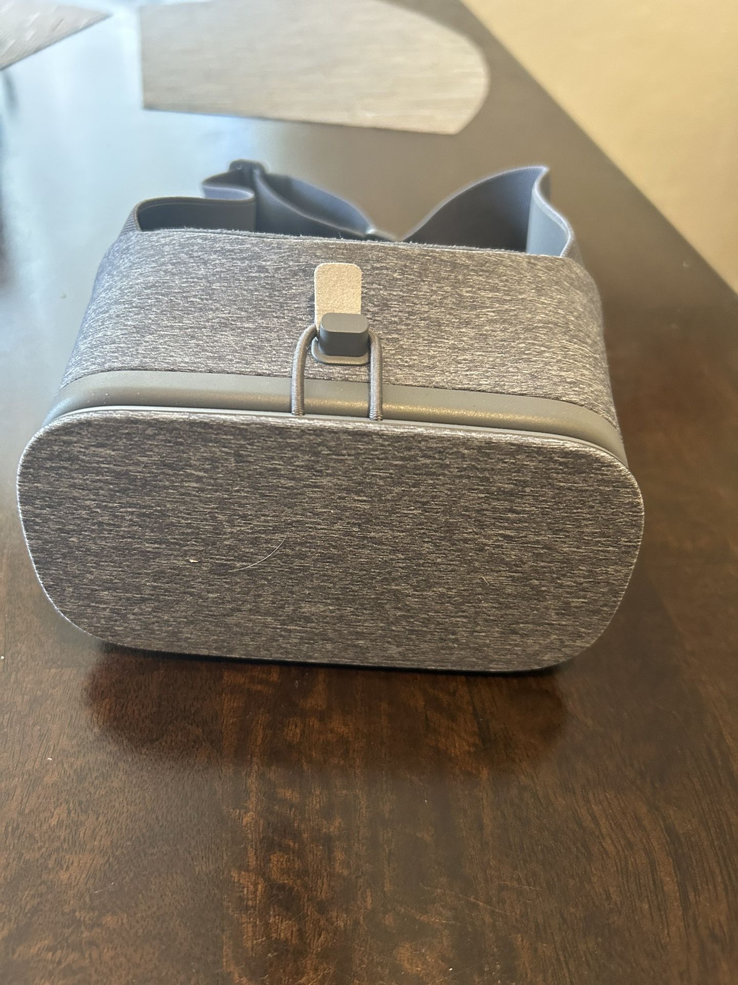 Google Daydream View - VR Headset For Smartphone