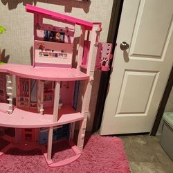 Doll House And Kichen 
