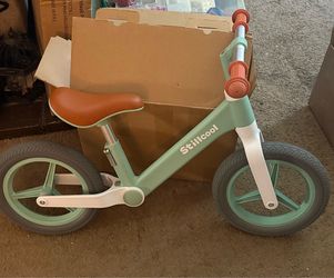 Training toddlers bike