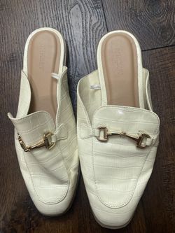 Womans Biege Slip On Loafer Shoes Size 8 By Old Navy 