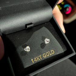 14kt women's earrings 