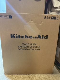 Brand New KitchenAid - 5.5 Quart Bowl-Lift Stand Mixer