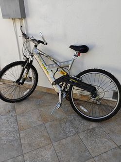 Mongoose MGX 6.5 26X1.9 bike