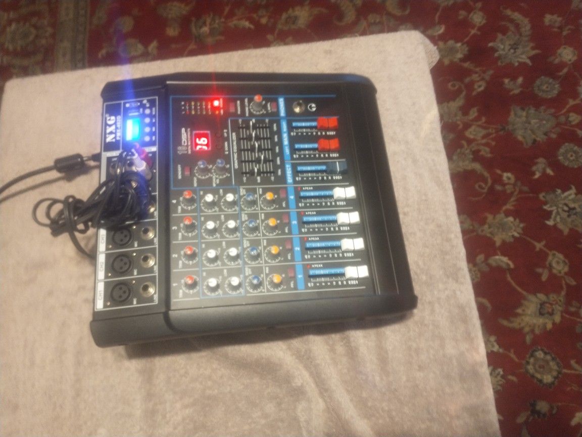 NXG Power Mixer With Bluetooth -USB .12 Chanel 700Watss Like New