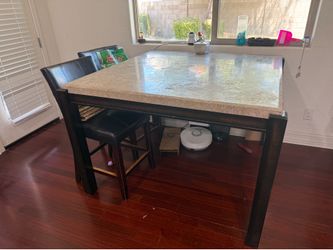 Used Dining Table and chairs
