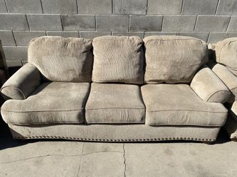 Sofás (couches)