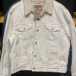 Brand New Women’s Levi Ex-boyfriend Trucker Jacket - Size Xl