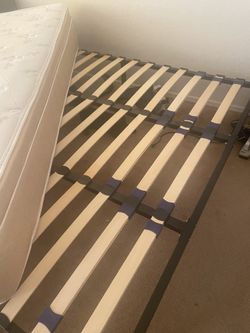 Cal King Base And Mattress/ Base Y Colchon