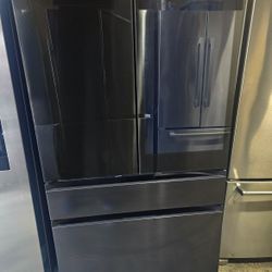 Ssmsung Family Hub Refrigerator Four Door