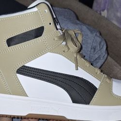 Size 11 Pumas