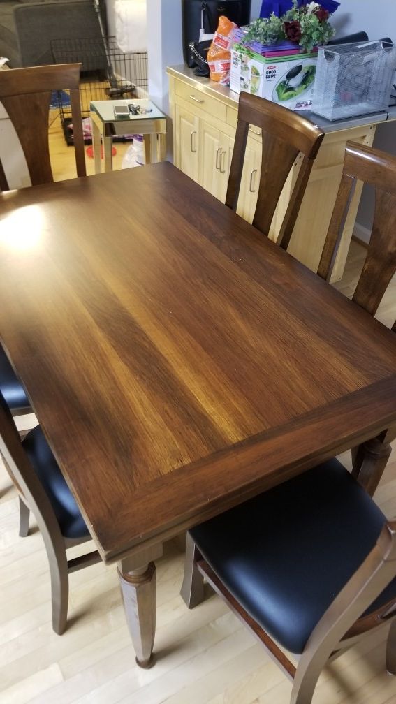 Dining room table w/ 6 chairs