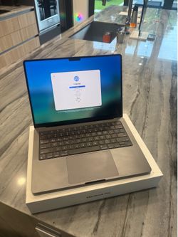 MacBook Pro M4 Max 14core CPU 32core GPU 32GB RAM 1TB SSD (2024)