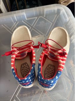 Hey Dude size 7