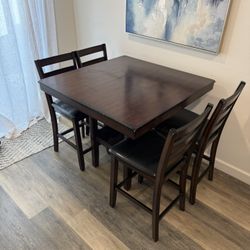 High Top Dining Table With 4 Chairs $250 