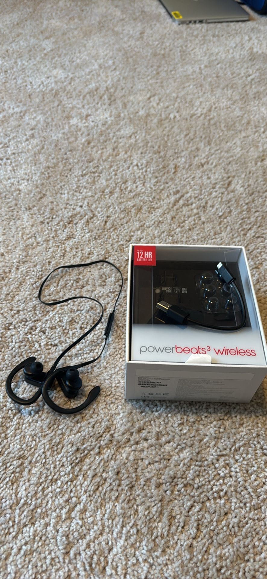 Power Beats2 Wireless Headphones With Box