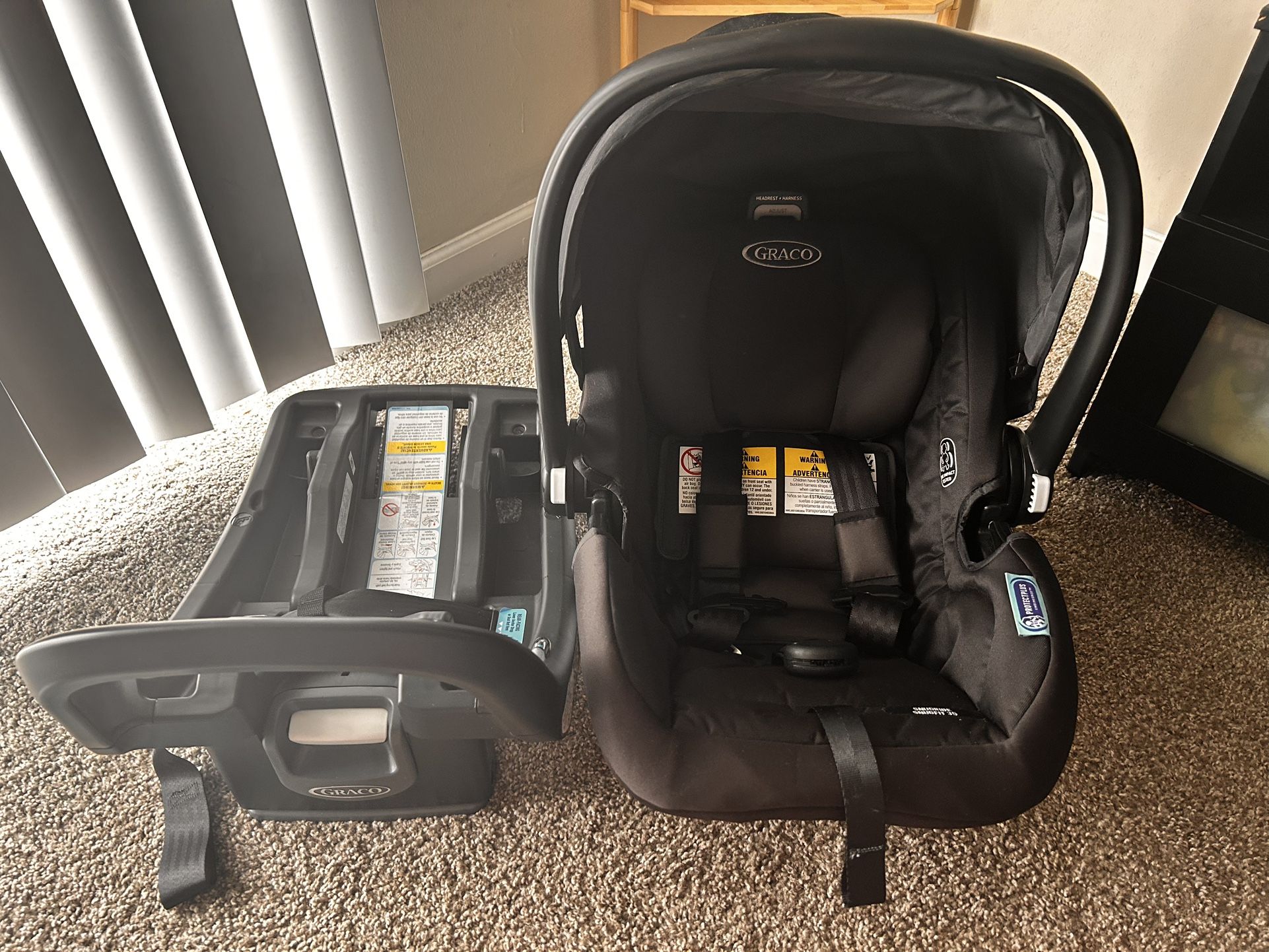 Graco| SNUGRIDE SNUGFIT 35| Black Car Seat & Base
