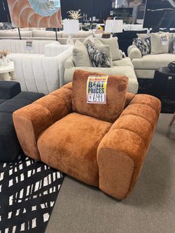 Accent chair! 🎉💜😊 easy financing!